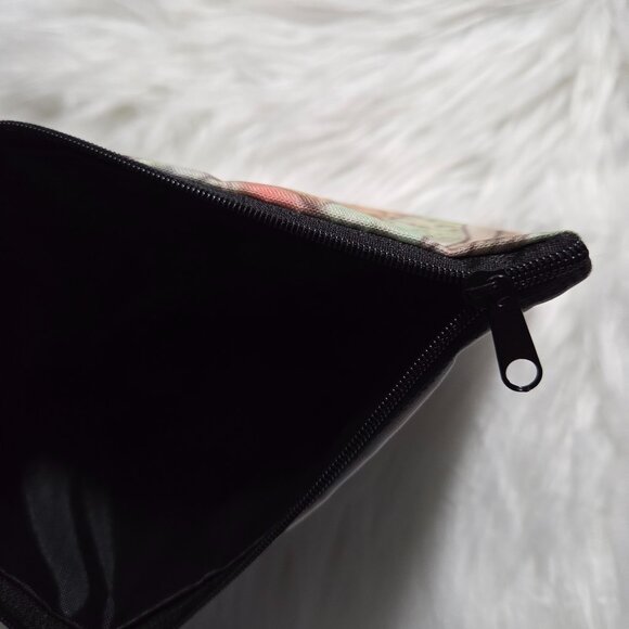 Winnie the Pooh Zipper Pouch - Picture 4 of 4